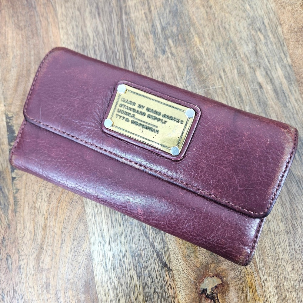 MARC by Marc Jacobs Burgundy Leather Standard Supply Type Classic‎ Q Wallet Zip